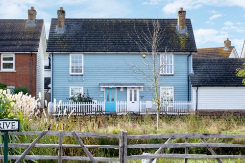 View Full Details for Seabreeze, 4 Eider Walk, Camber